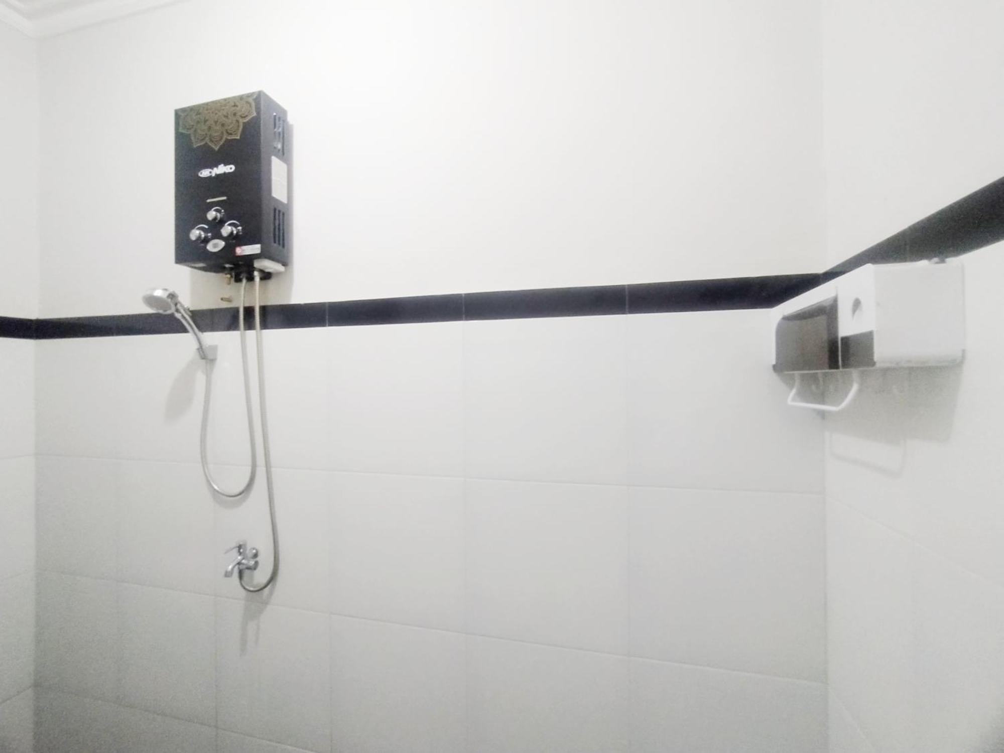 Reddoorz Syariah Near Stasiun Purwokerto Hotel Bagian luar foto